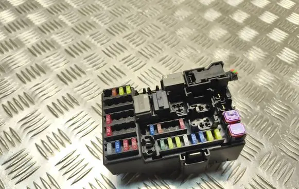 Opel Corsa E Fuse module 2B0Z4010F