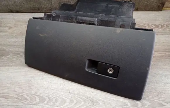 Volvo V70 Glove box 30676280 30676278