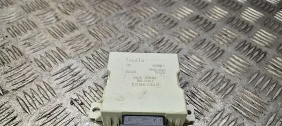 Toyota Avensis T250 Window wiper relay 8594005040