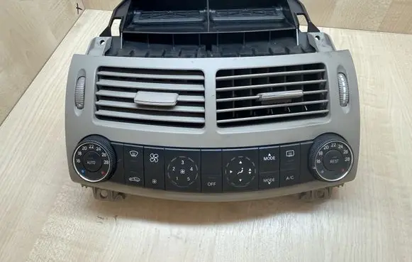 Mercedes-Benz E W211 Climate control unit 2118301854 2118300490 H24400055010