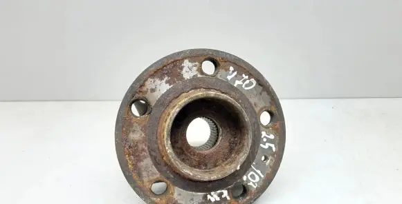 Volvo V70 Front wheel hub