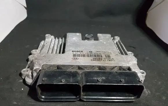 KIA Ceed Engine control unit/module 0281015438