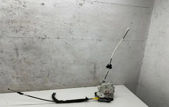 Porsche Macan (95B) Rear door lock 8K0839015C