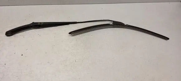 Front wiper blade arm