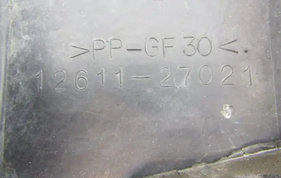 Toyota Avensis T220 Engine cover (trim) 1261127021