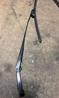 Nissan Pathfinder R51 Windshield/front glass wiper blade 39568