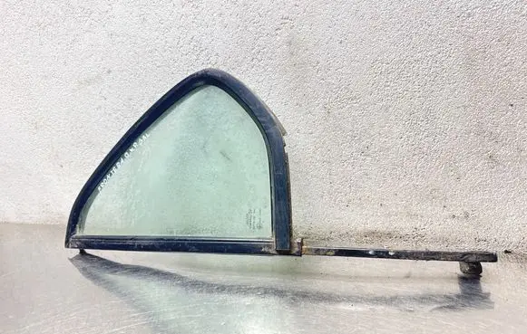 Opel Frontera B Rear vent window glass 43R00082 DOT90AS2