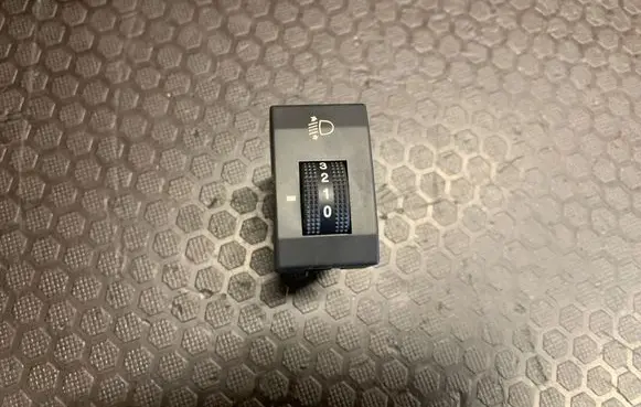 KIA Sorento Headlight level height control switch 211000245