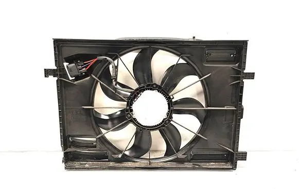 Radiator cooling fan shroud