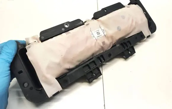 Knee airbag