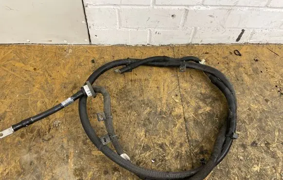Positive cable (battery)