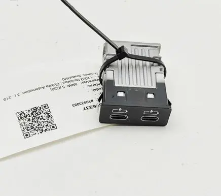BMW 5 G30 G31 G38 USB socket connector 8711938
