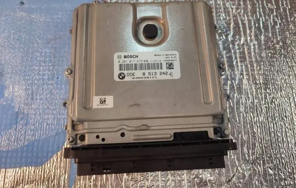 BMW 5 F10 F11 Engine control unit/module 8513242 0281017679 030239121