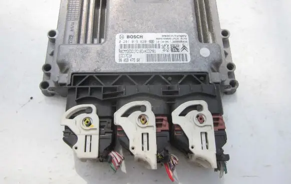 Peugeot 208 Engine control unit/module 9805947580 0281019820
