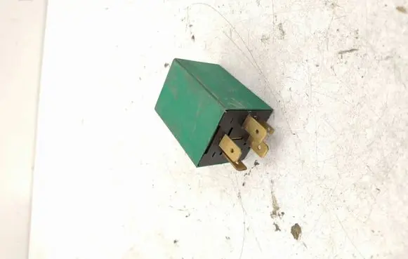 Opel Astra H Cruise control relay 90376957