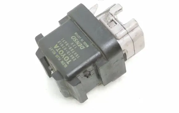 Toyota Avensis T250 Glow plug pre-heat relay 2861067010 1567000671