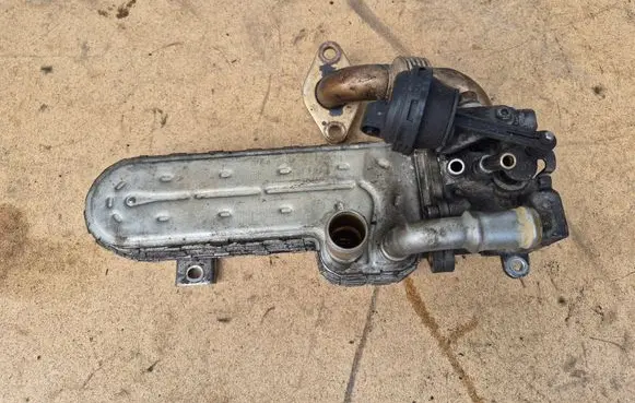 Volkswagen Touran I EGR valve cooler 03G131513J