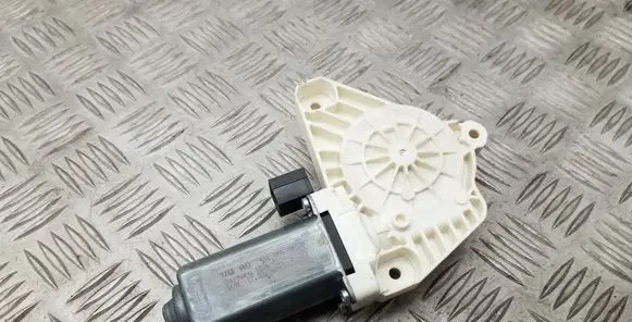 Volkswagen PASSAT B8 Front door window regulator motor 5Q4959802B