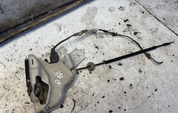Volkswagen Golf V Rear door lock 1K9839767