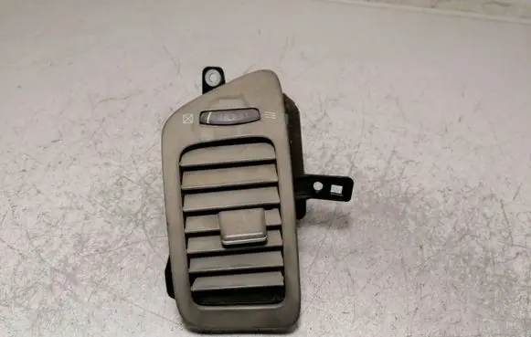Nissan Primera Dashboard side air vent grill/cover trim 68761AV601