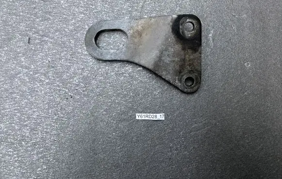 Nissan Patrol Y61 Engine mounting bracket 1000522J00