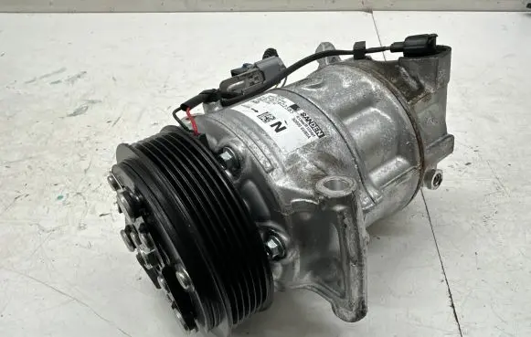 Nissan Qashqai J12 Air conditioning (A/C) compressor (pump) 048216023B5
