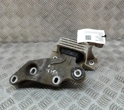 Mercedes-Benz Vito Viano W447 Engine mount bracket A4472410713