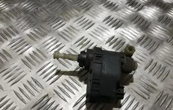 Headlight level adjustment motor