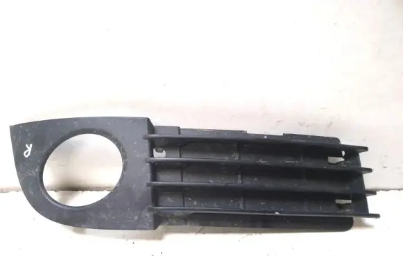 Audi A6 S6 C5 4B Front bumper lower grill 4B0807682AA