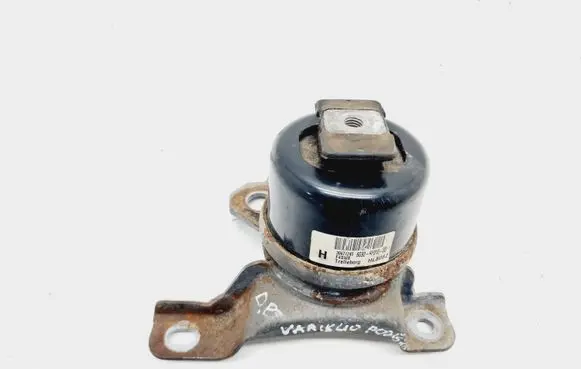 Volvo S60 Engine mount bracket 30671245
