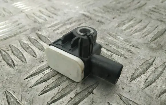 Mercedes-Benz GLA W156 Airbag deployment crash/impact sensor A1668210151
