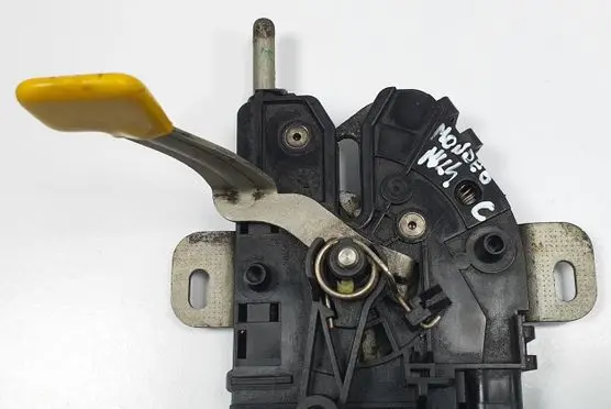 Volvo C70 Engine bonnet/hood lock/catch 7S7A-16700-BF