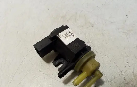 Audi A1 Vacuum valve 04L131051M