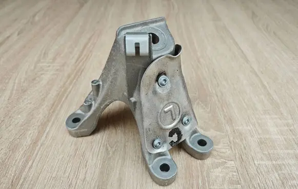 BMW X4 G02 Engine mounting bracket 8743652