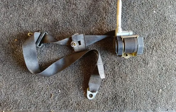 Mercedes-Benz E W124 Front seatbelt 1248609885 0542111 20832111