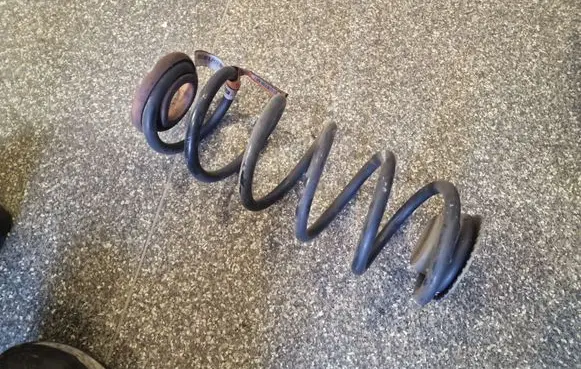 Chrysler 200 Rear coil spring
