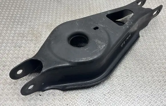 Chrysler Pacifica Rear upper control arm/wishbone 682186217 3308