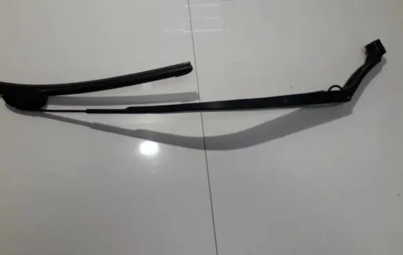 Mitsubishi Outlander Front wiper blade arm