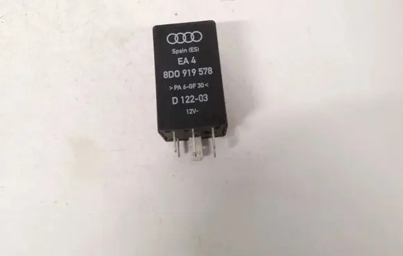 Volkswagen PASSAT B5 Other relay 8d0919578
