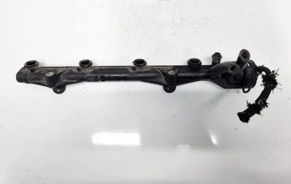 Volkswagen Golf III Fuel main line pipe 032133319