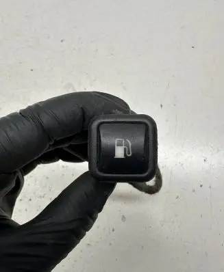 Volkswagen Golf IV Fuel tank opening switch 3B0959833A