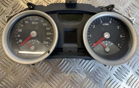 Renault Megane II Speedometer (instrument cluster) 8200306552A 35110419 2RPF14B115CK
