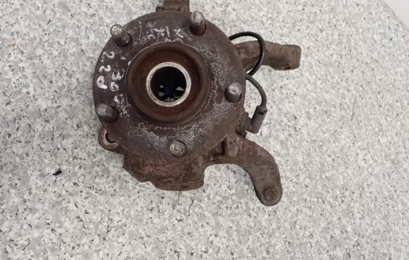 Nissan X-Trail T30 Front wheel hub spindle knuckle