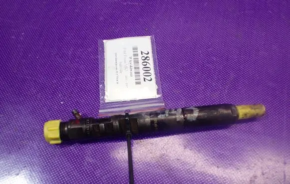 Ford Focus C-MAX Fuel injector 2T1Q9F593AA