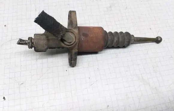 Volkswagen PASSAT B4 Clutch slave cylinder 