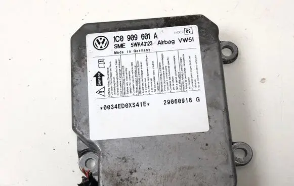Skoda Fabia Mk1 (6Y) Airbag control unit/module 1C0909601A 5WK43123