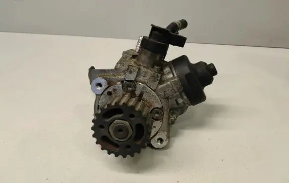 Volkswagen PASSAT B7 Fuel injection high pressure pump 03L130755L 0445010526