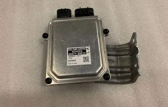 Lexus RX 450H Fuel injection pump control unit/module 8957158010 4998001011