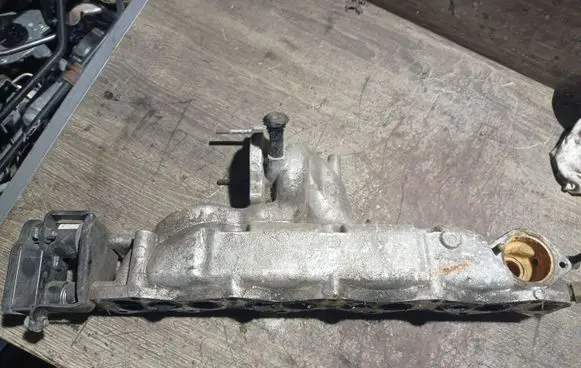 Hyundai Santa Fe Exhaust manifold