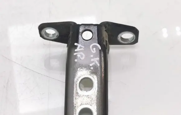Mitsubishi ASX Rear door lower hinge